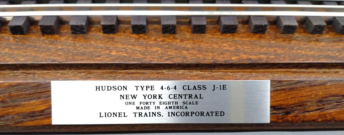 Lionel Hudson Type 4-6-4 J-1E NYC Display Case LN/Box