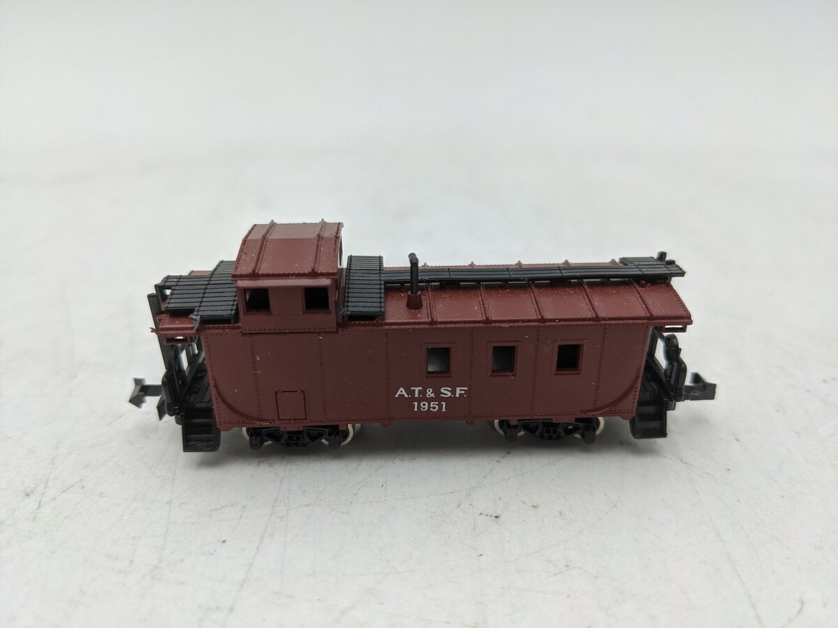 Atlas 2271 N Scale Atchison Topeka Santa Fe Caboose #1951 EX/Box
