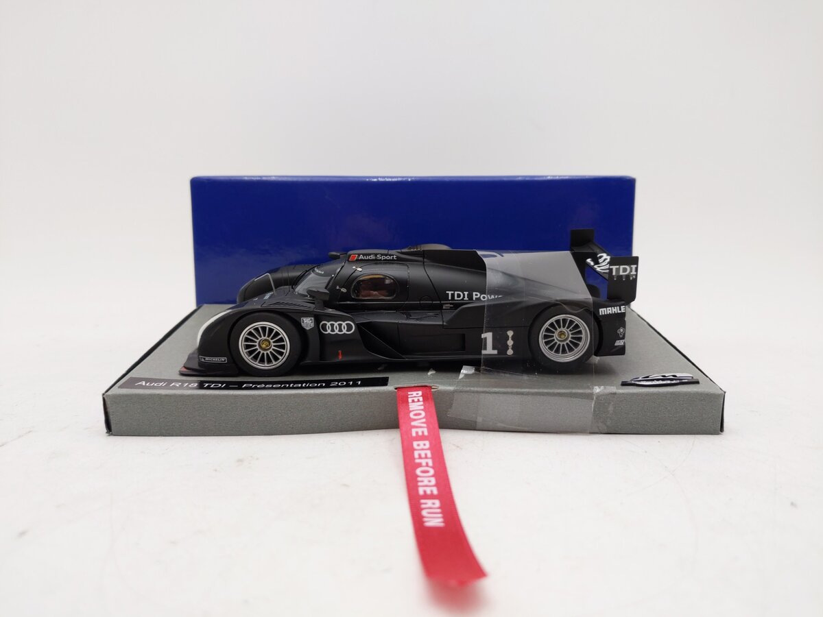 Le Mans Miniatures 132056M 1:32 Audi R18 Presentation 2011 LN/Box