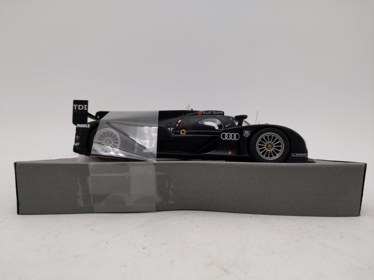 Le Mans Miniatures 132056M 1:32 Audi R18 Presentation 2011 LN/Box