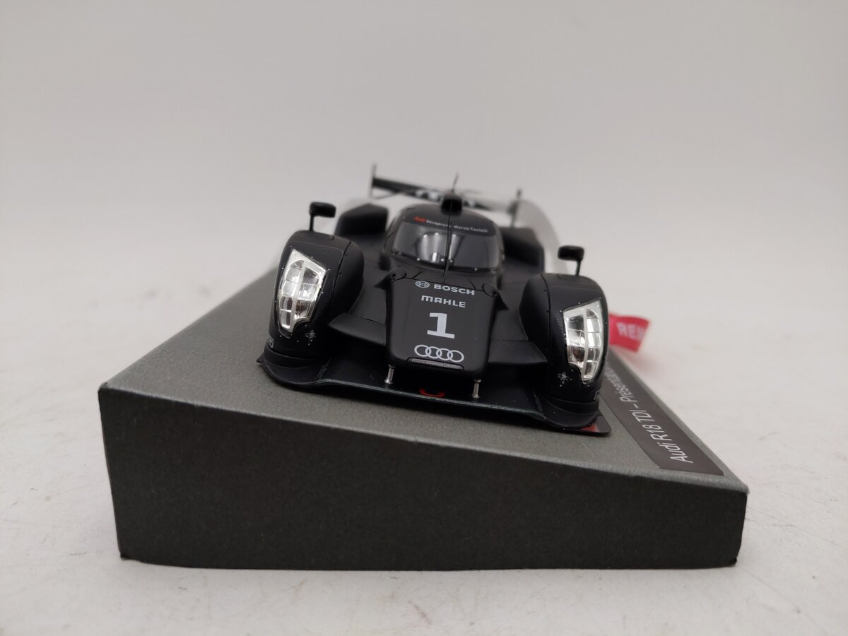Le Mans Miniatures 132056M 1:32 Audi R18 Presentation 2011 LN/Box