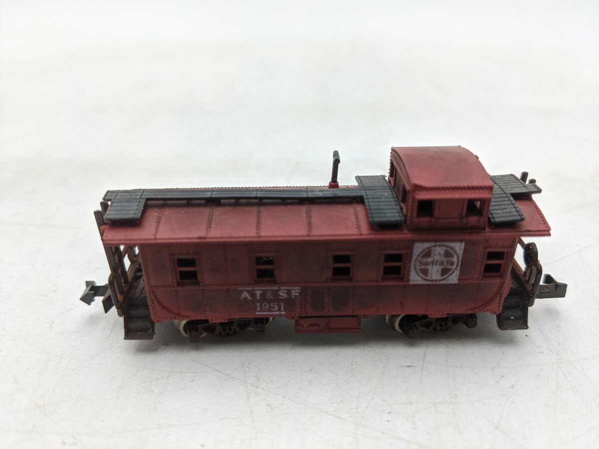 Minitrix 3272 N Scale ATSF Caboose #1951-Weathered EX/Box