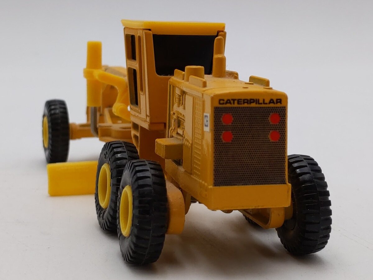 ERTL Mighty Movers 1:64 Scale Caterpillar Road Grader LN
