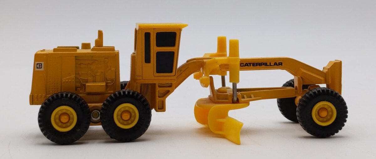 ERTL Mighty Movers 1:64 Scale Caterpillar Road Grader LN
