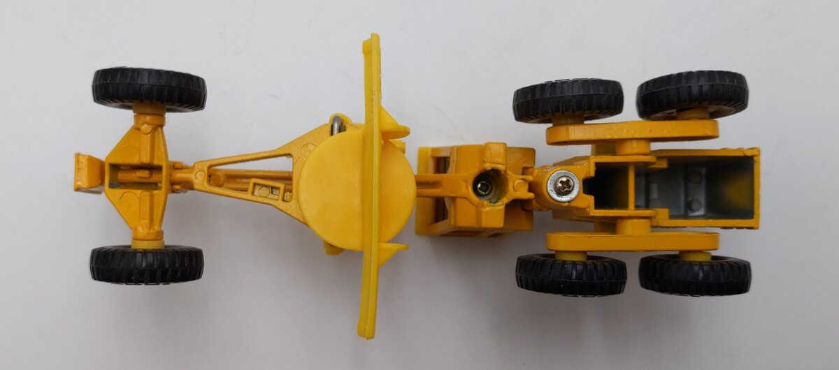 ERTL Mighty Movers 1:64 Scale Caterpillar Road Grader LN