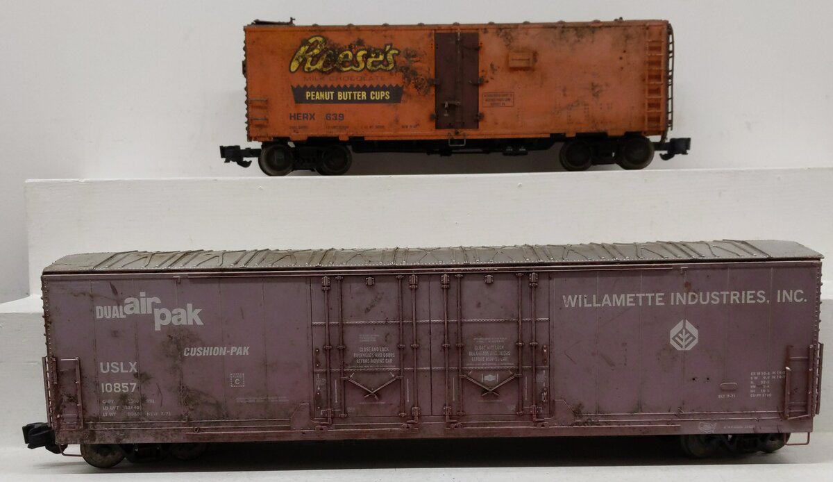Assorted G Scale Dual Airpak & Reese's Refrigerator Cars #10857 #636 [2] VG