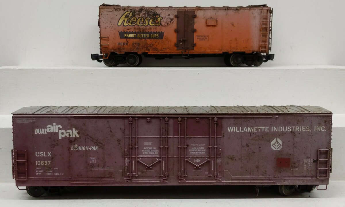 Assorted G Scale Dual Airpak & Reese's Refrigerator Cars #10857 #636 [2] VG