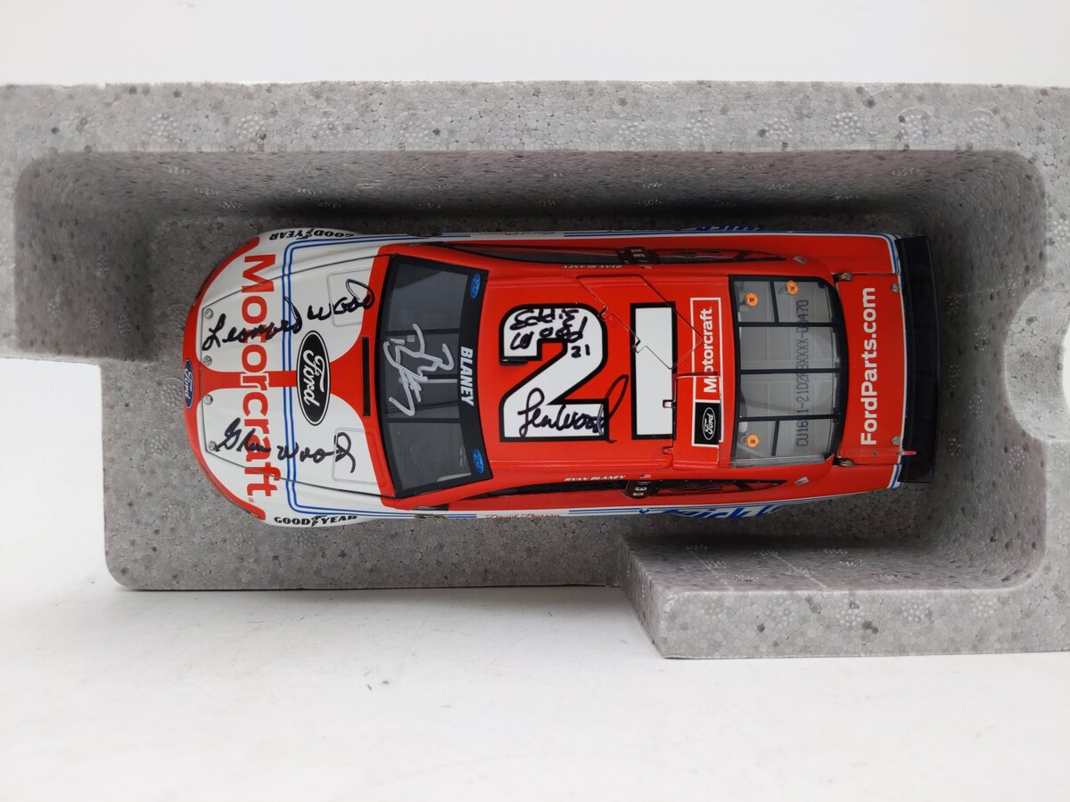 Lionel Racing 1:24 Ryan Blaney #21 Motorcraft Darlington 2016 Fusion Autographed LN/Box