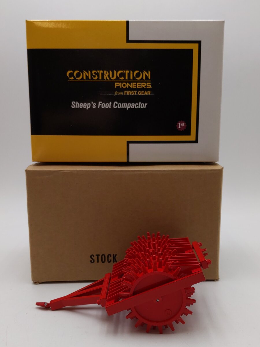 First Gear 70-0181R 1:25 Scale Die-Cast Sheep's Foot Compactor - Red NIB