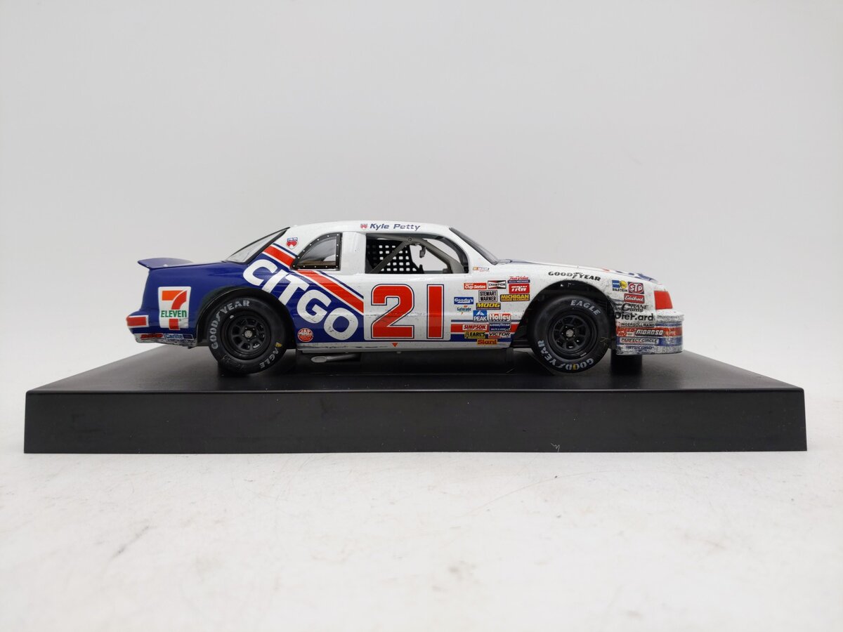 Lionel Racing 1:24 Kyle Petty #21 Citgo 1987 Charlotte 600 Win 1987 Thunderbird LN/Box