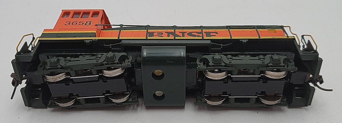 Athearn 3970 HO Scale BNSF Dash 9-44CW Powered Diesel Locomotive #3658 LN/Box