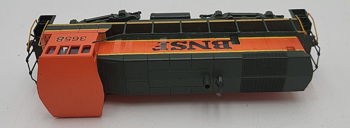 Athearn 3970 HO Scale BNSF Dash 9-44CW Powered Diesel Locomotive #3658 LN/Box
