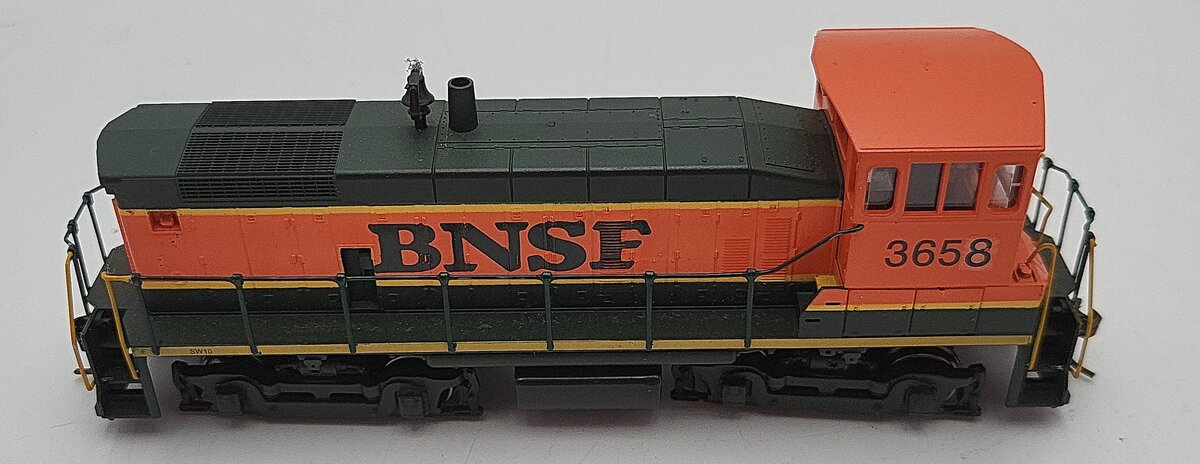 Athearn 3970 HO Scale BNSF Dash 9-44CW Powered Diesel Locomotive #3658 LN/Box