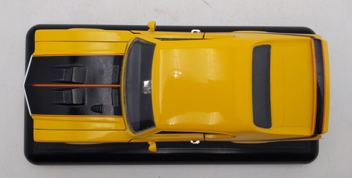 Ertl 1:18 Scale Die-Cast 1970 Buick GSX Saturn Yellow with Black Base EX