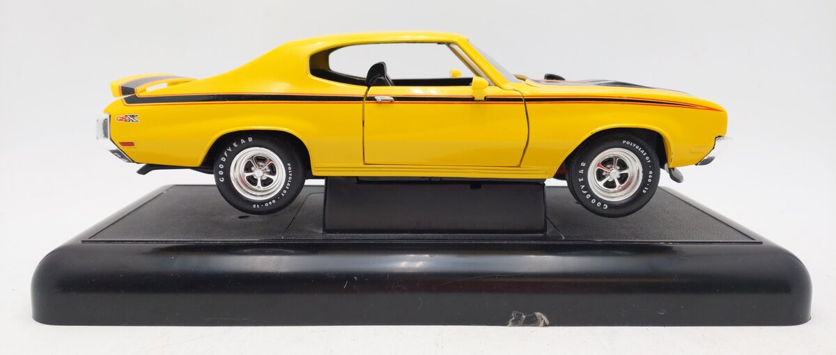 Ertl 1:18 Scale Die-Cast 1970 Buick GSX Saturn Yellow with Black Base EX