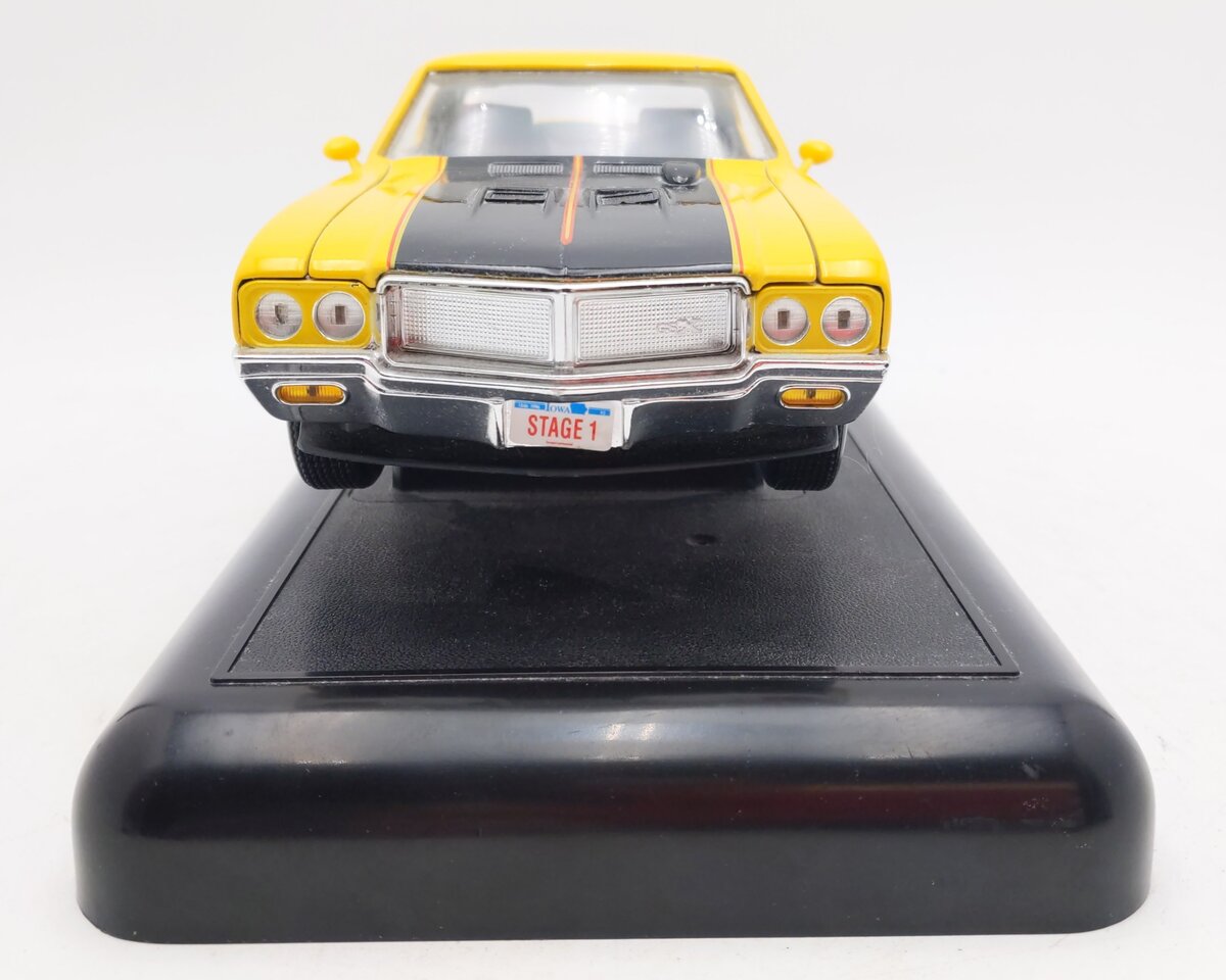 Ertl 1:18 Scale Die-Cast 1970 Buick GSX Saturn Yellow with Black Base EX