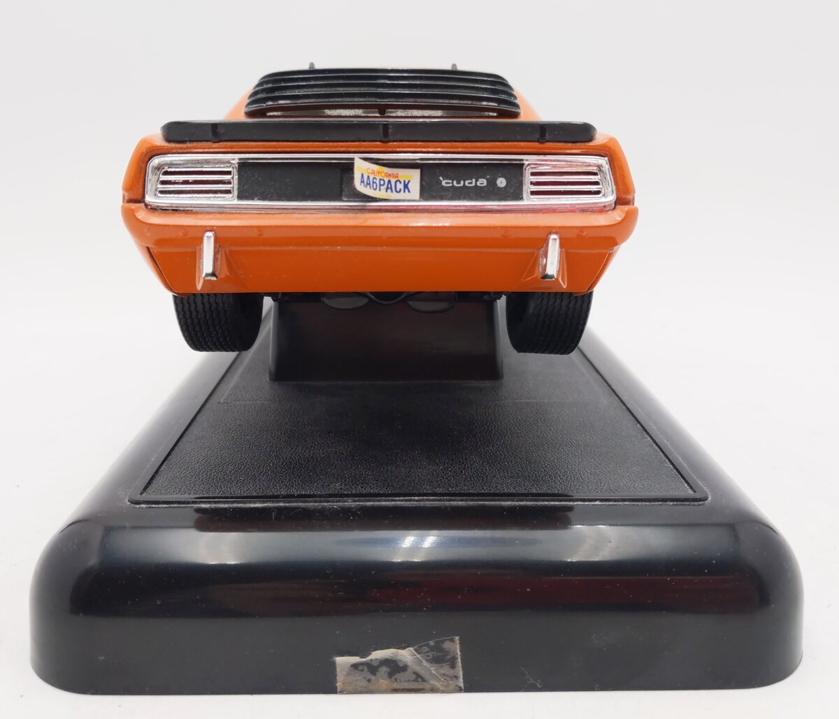 Ertl 1:18 Scale Die-Cast 1970 Plymouth AAR 'Cuda with Black Base EX