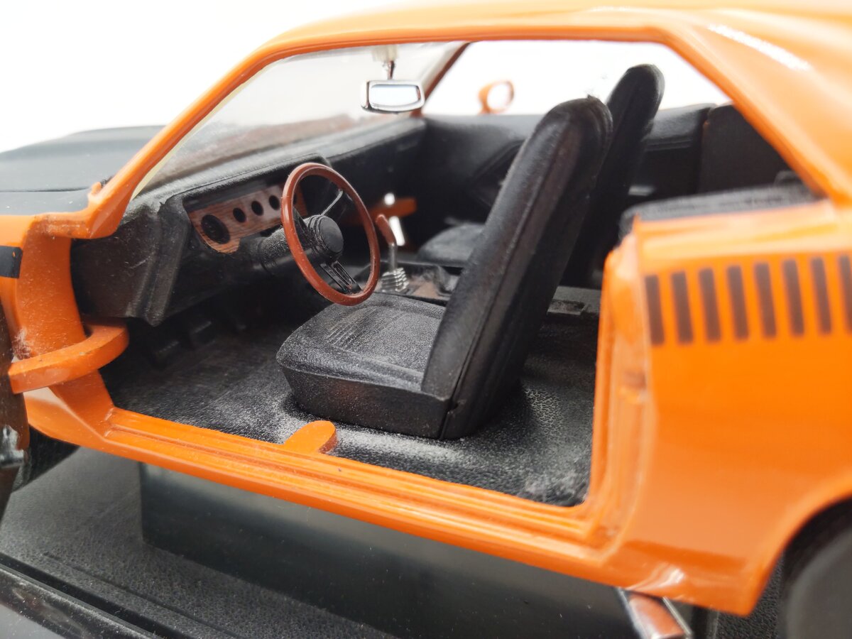 Ertl 1:18 Scale Die-Cast 1970 Plymouth AAR 'Cuda with Black Base EX