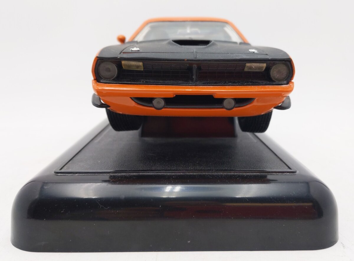 Ertl 1:18 Scale Die-Cast 1970 Plymouth AAR 'Cuda with Black Base EX