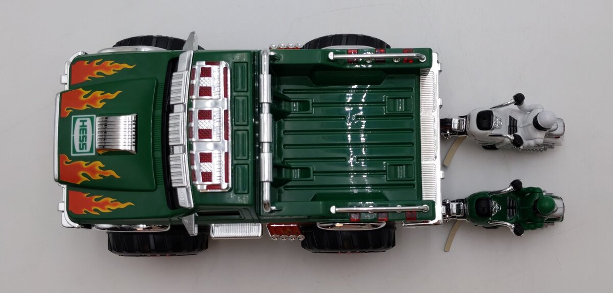 Hess Monster Truck With Motorcycles LN/Box