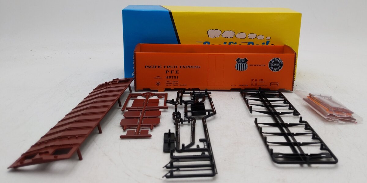 Pacific Rail 2332.4 S Pacific Fruit Express R-40-23 Steel Ice Reefer #46751 NIB