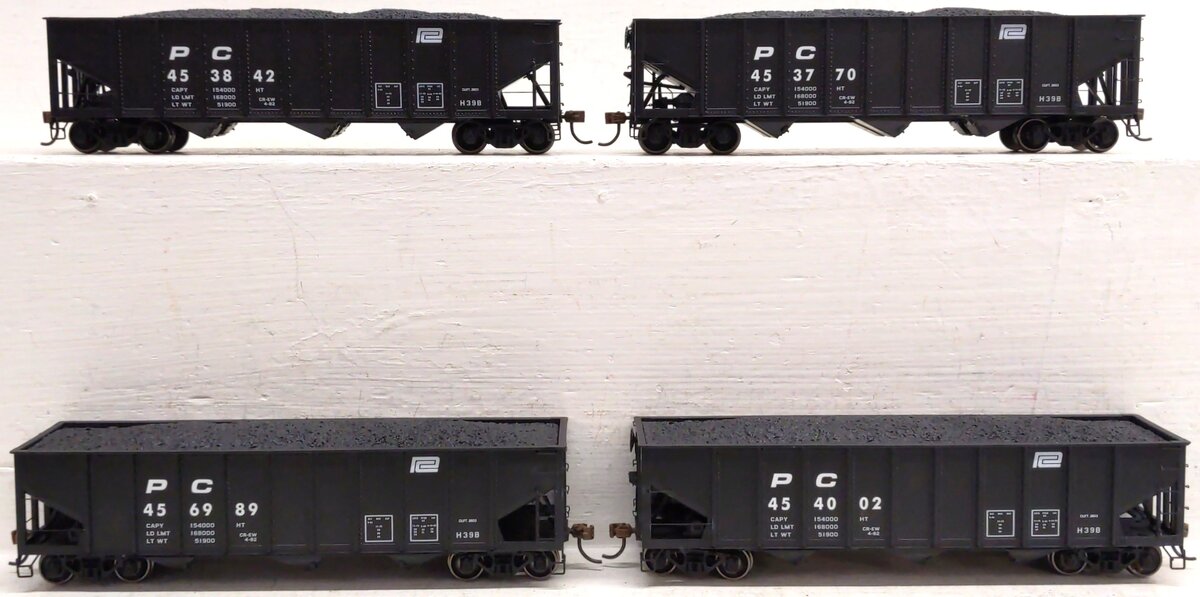 Athearn 70271 HO Penn Central 40' 3-Bay Ribbed Hopper with Load #1 (Pack of 4)