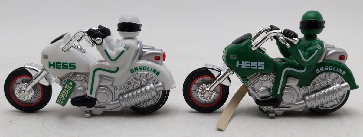 Hess 2007 Die Cast Monster Truck w/Motorcycles EX/Box