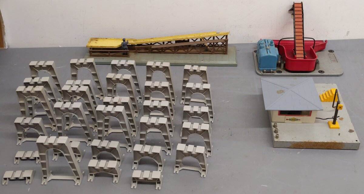 Lionel Vintage O Gauge Accessories #362,110,415,397 [4] VG
