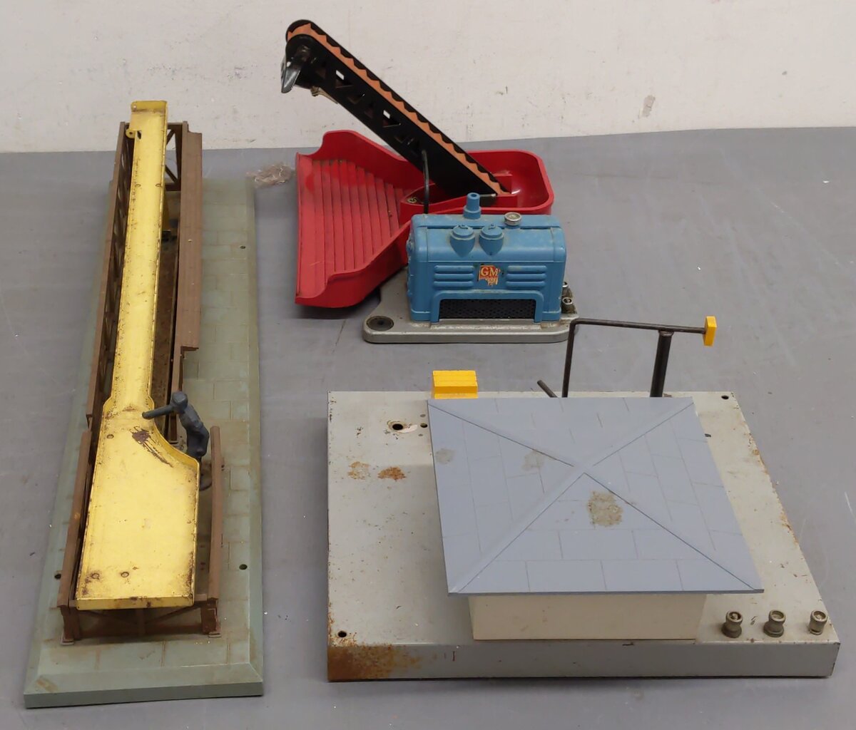 Lionel Vintage O Gauge Accessories #362,110,415,397 [4] VG