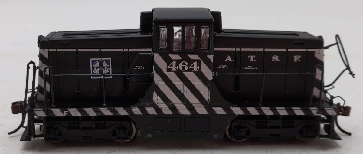 Spectrum 80026 HO Scale Santa Fe GE 44-Ton Diesel Switcher #464 VG/Box