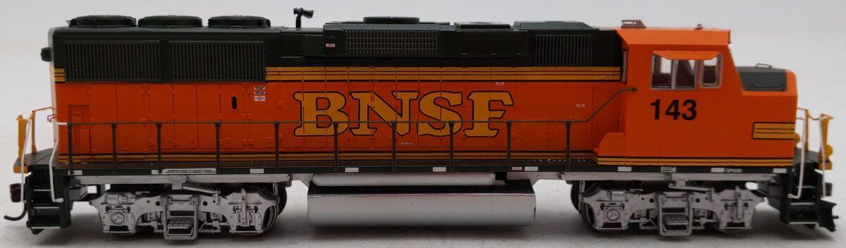 Athearn 91509 HO Scale BNSF (Heritage II) GP60M Diesel Locomotive #143 DCC Ready EX