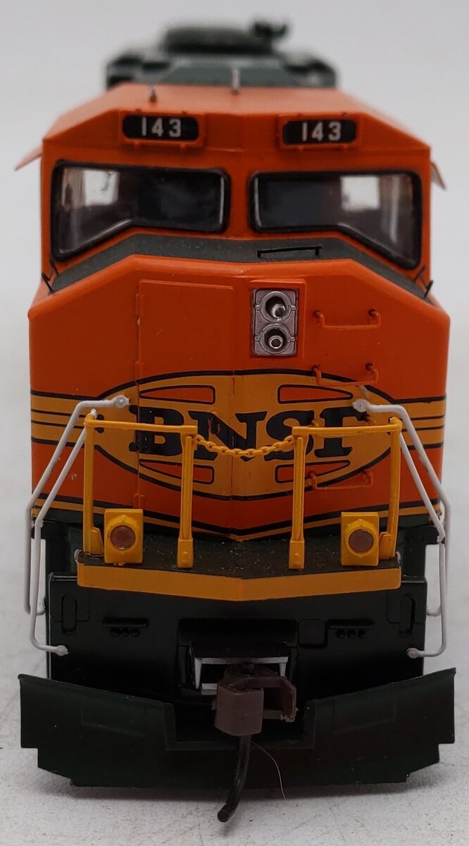 Athearn 91509 HO Scale BNSF (Heritage II) GP60M Diesel Locomotive #143 DCC Ready EX