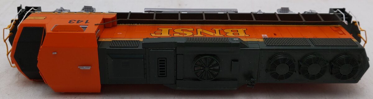 Athearn 91509 HO Scale BNSF (Heritage II) GP60M Diesel Locomotive #143 DCC Ready EX
