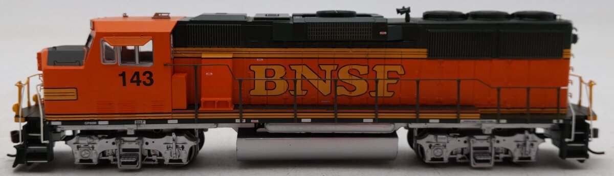 Athearn 91509 HO Scale BNSF (Heritage II) GP60M Diesel Locomotive #143 DCC Ready EX