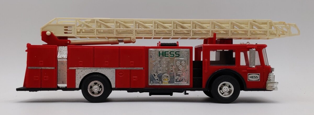 Hess Toy Train Truck Bank LN/Box