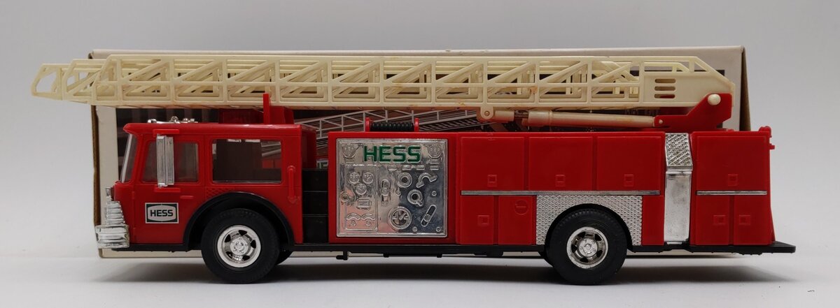 Hess Toy Train Truck Bank LN/Box