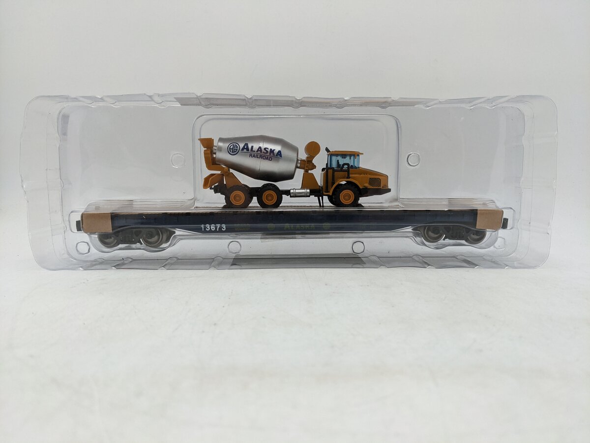 Menards 279-3074 O Gauge Alaska Long Flatcar with Cement Truck #13673 NIB