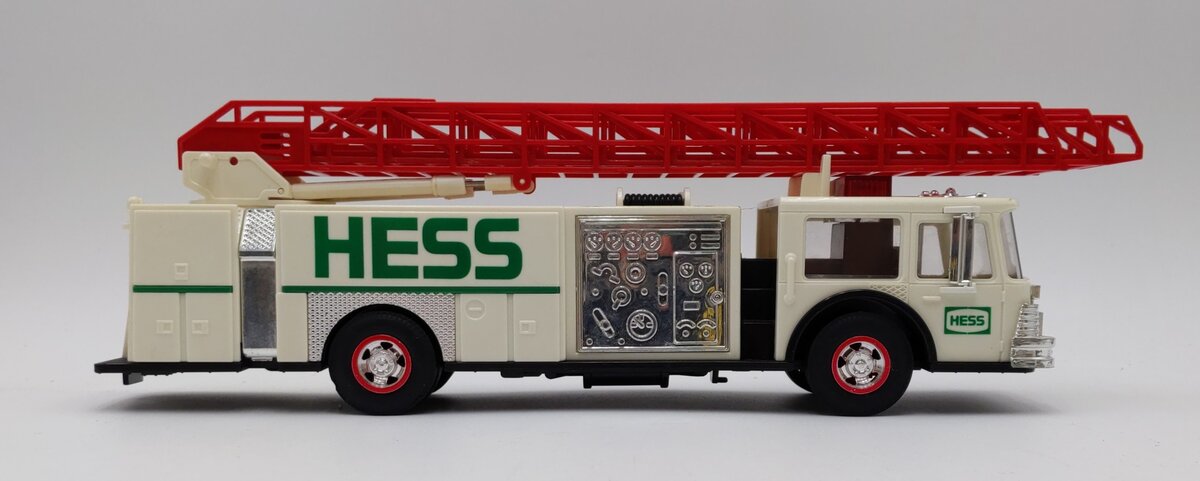 Hess Toy Fire Truck With Dual Sound Siren LN/Box