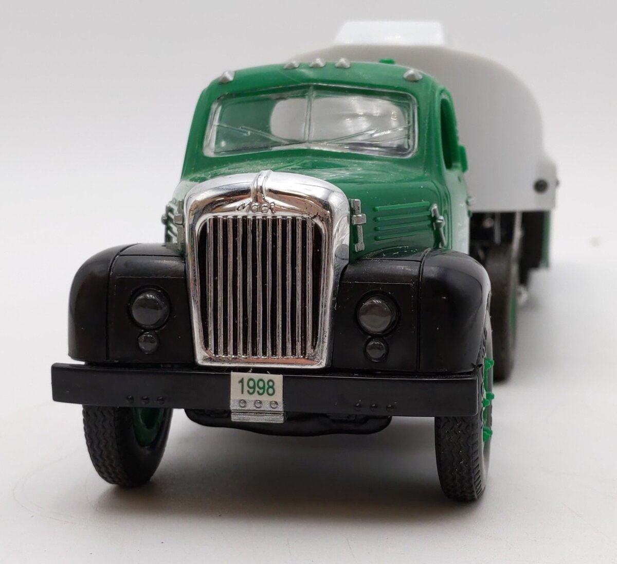 JMT Replicas 1:32 Scale Shamrock Mack "B" Tank Truck LN/Box