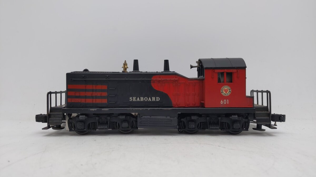 Lionel 601 Vintage O Seaboard NW-2 Powered Diesel Locomotive w/Horn EX