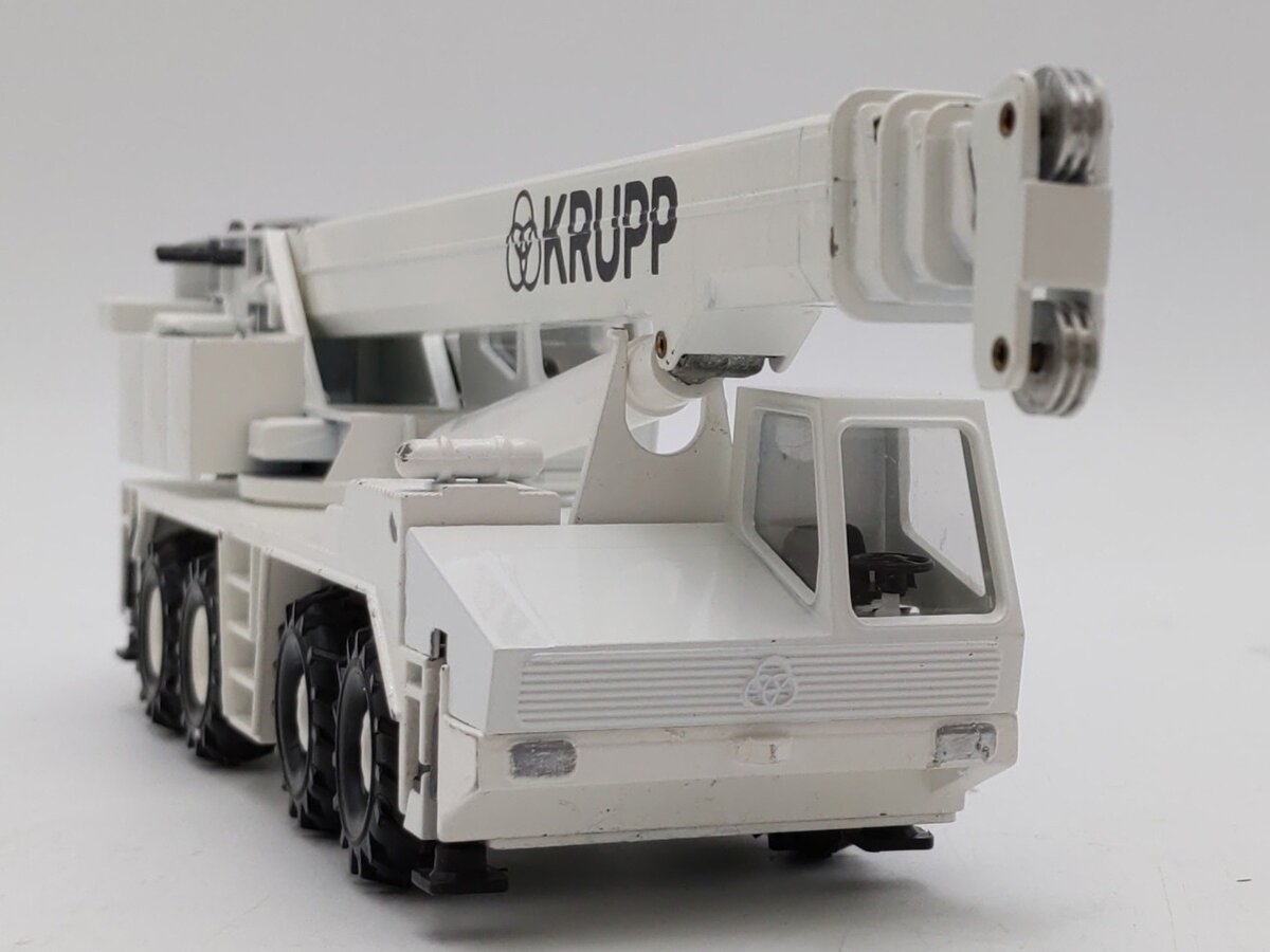 KRUPP 1:50 Scale KMK 3045 Telescopic Crane VG