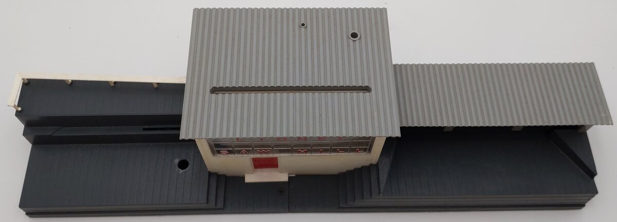 Lionel 6-2301 O Gauge Operating Sawmill/Box