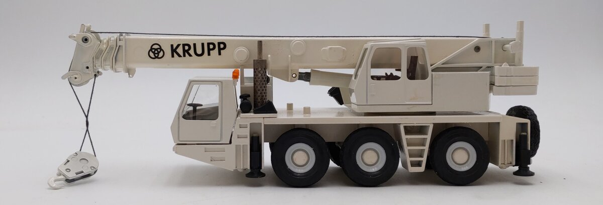 KRUPP 1:50 Scale  KMK 3045 3 Axle telescopic crane model VG
