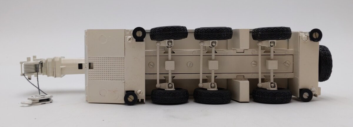 KRUPP 1:50 Scale  KMK 3045 3 Axle telescopic crane model VG