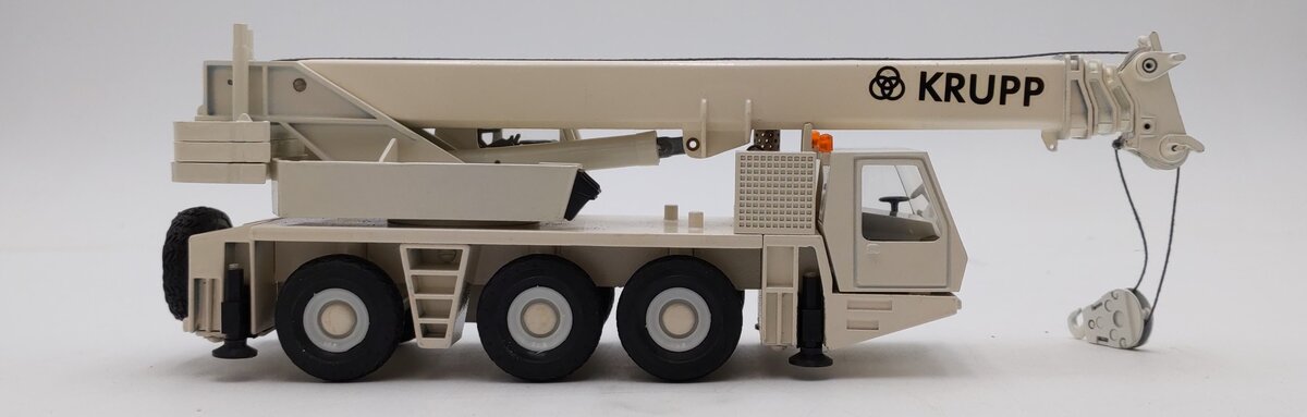 KRUPP 1:50 Scale  KMK 3045 3 Axle telescopic crane model VG