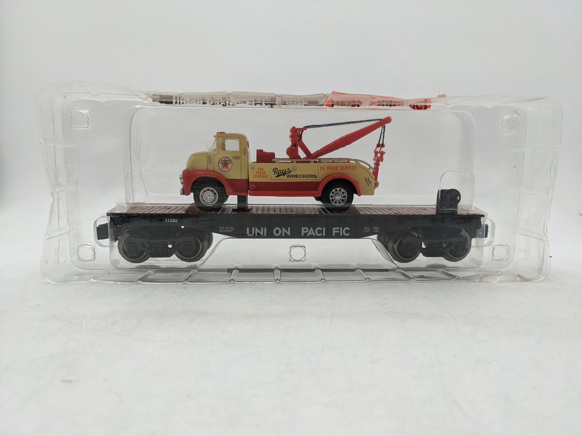 Menards 279-8320 O Gauge Union Pacific Flat Car w/ Wrecker Load #11280 NIB