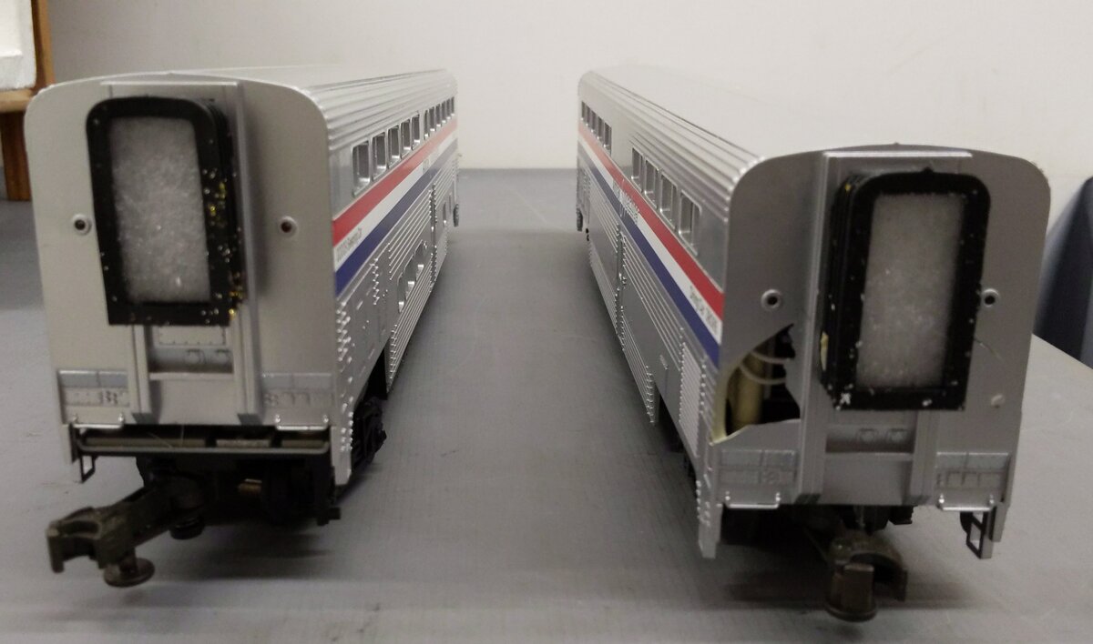 MTH 20-6539 O Amtrak 3 Stripe SuperLiner Slpr/Diner Passenger Car Set (Set of 2) EX/Box