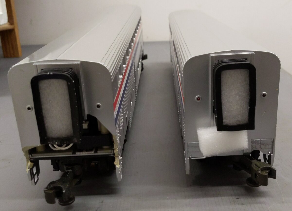 MTH 20-6539 O Amtrak 3 Stripe SuperLiner Slpr/Diner Passenger Car Set (Set of 2) EX/Box