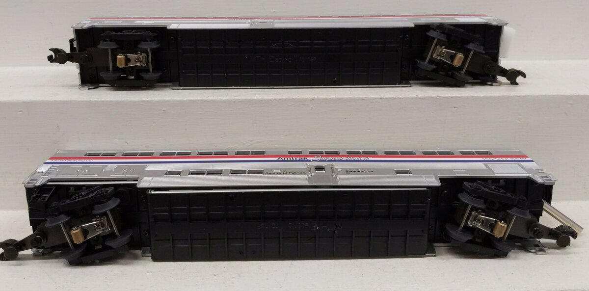 MTH 20-6539 O Amtrak 3 Stripe SuperLiner Slpr/Diner Passenger Car Set (Set of 2) EX/Box