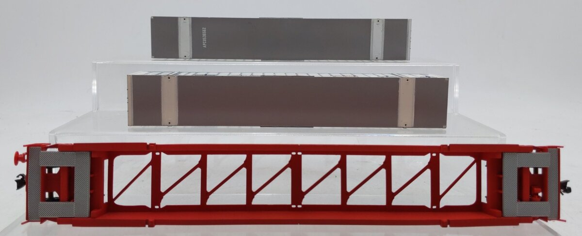 Walthers HO Scale Canadian Pacific Stack Car w/2 Containers #526022 EX